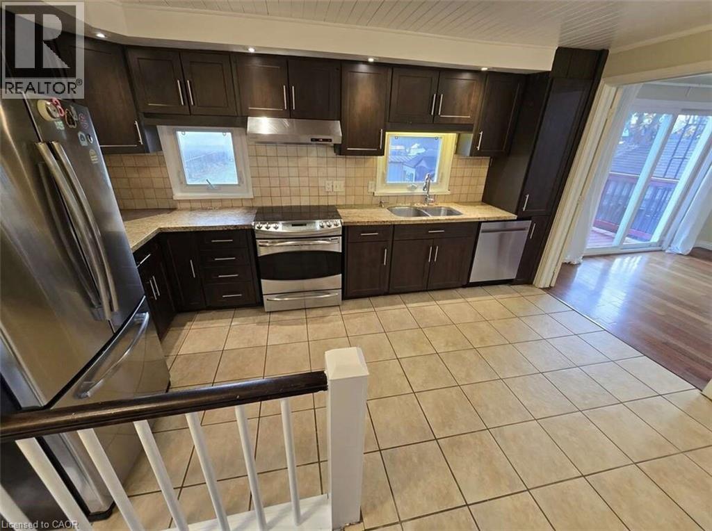 1568 Cawthra Court, Mississauga, ON - Indoor Photo Showing Kitchen With Double Sink