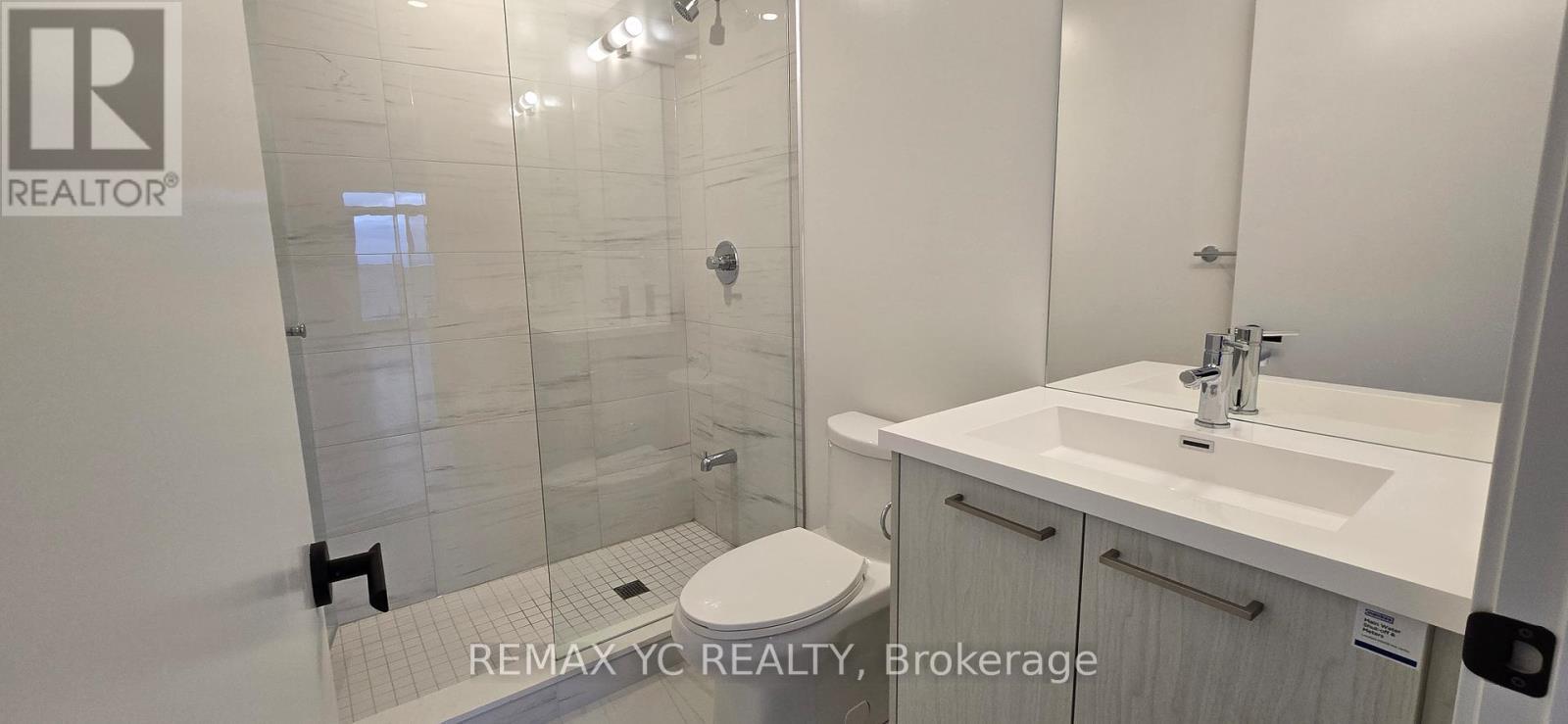 3912 - 28 Interchange Way, Vaughan, ON - Indoor Photo Showing Bathroom