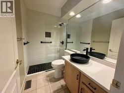 Main bathroom -