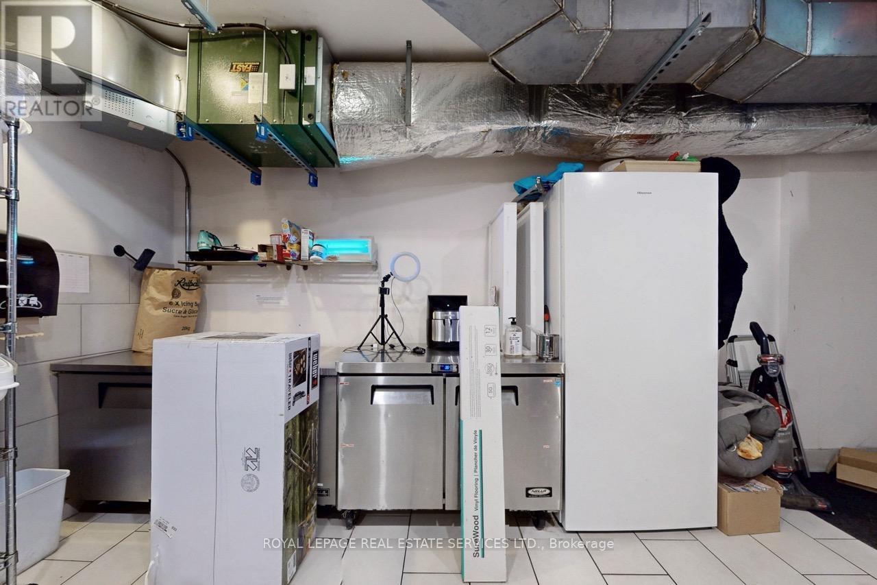 3830 Bloor Street W, Toronto, ON