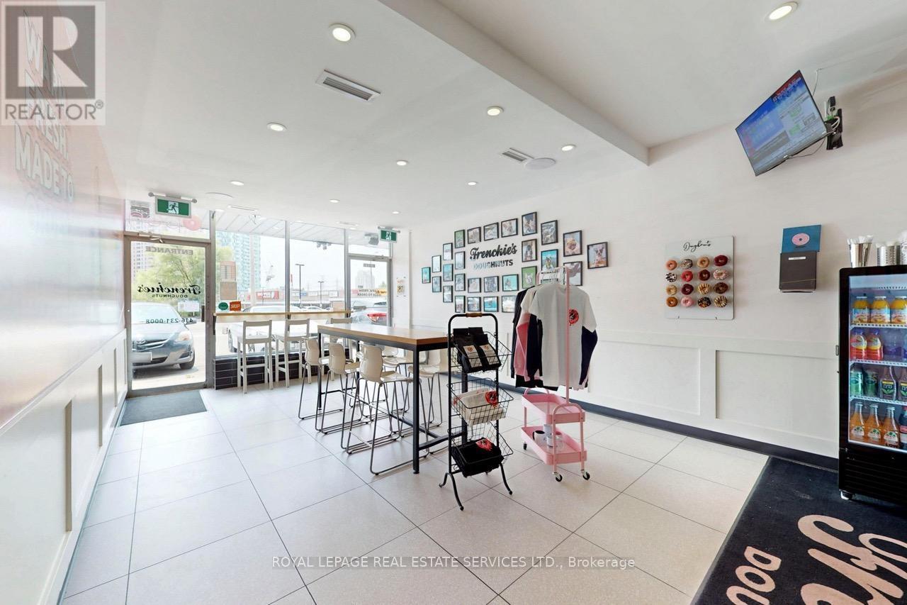 3830 Bloor Street W, Toronto, ON