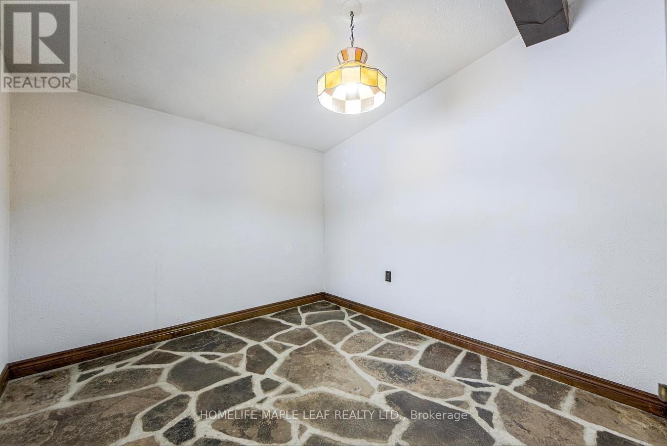 253048 9Th Line, Amaranth, ON - Indoor Photo Showing Other Room