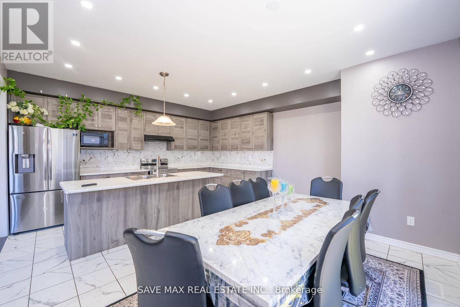 56 Witteveen Drive, Brantford, ON - Indoor Photo Showing Dining Room