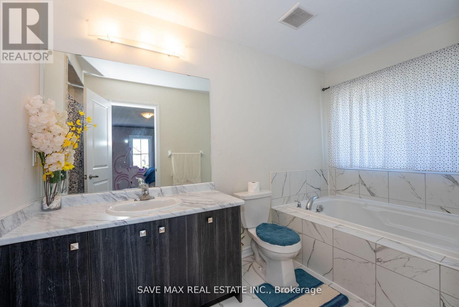 56 Witteveen Drive, Brantford, ON - Indoor Photo Showing Bathroom