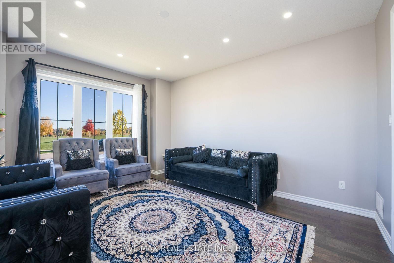 56 Witteveen Drive, Brantford, ON - Indoor Photo Showing Living Room
