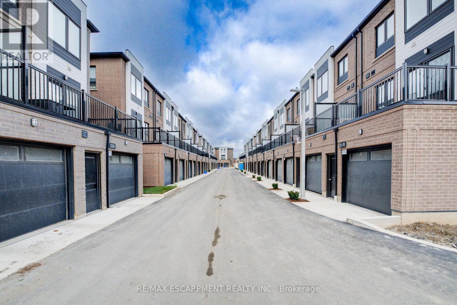 20 - 70 Kenesky Drive, Hamilton, ON - Outdoor With Exterior