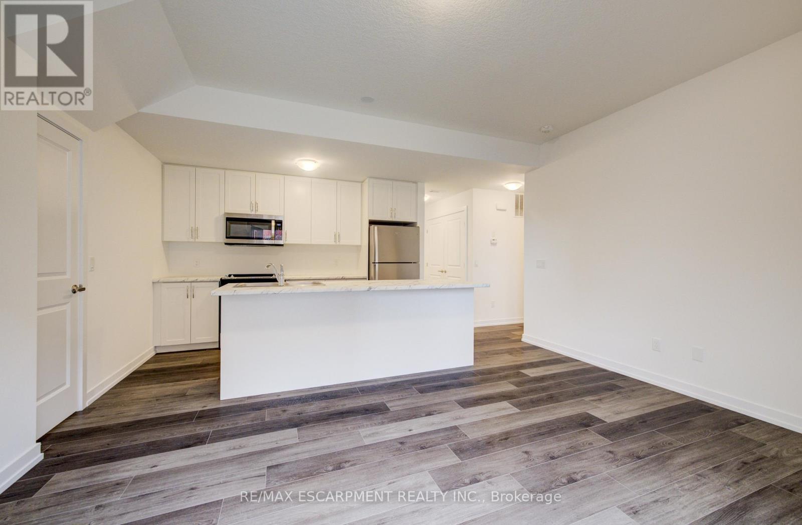 20 - 70 Kenesky Drive, Hamilton, ON - Indoor Photo Showing Kitchen