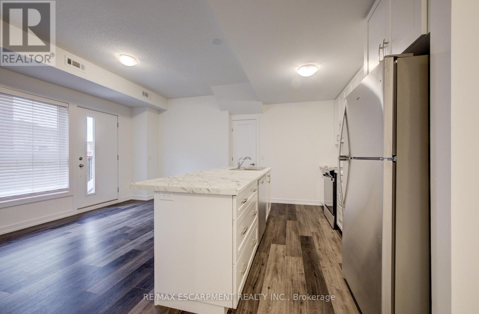 20 - 70 Kenesky Drive, Hamilton, ON - Indoor Photo Showing Kitchen