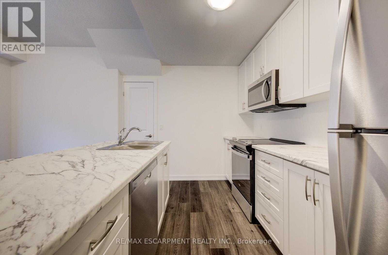 20 - 70 Kenesky Drive, Hamilton, ON - Indoor Photo Showing Kitchen With Stainless Steel Kitchen With Double Sink