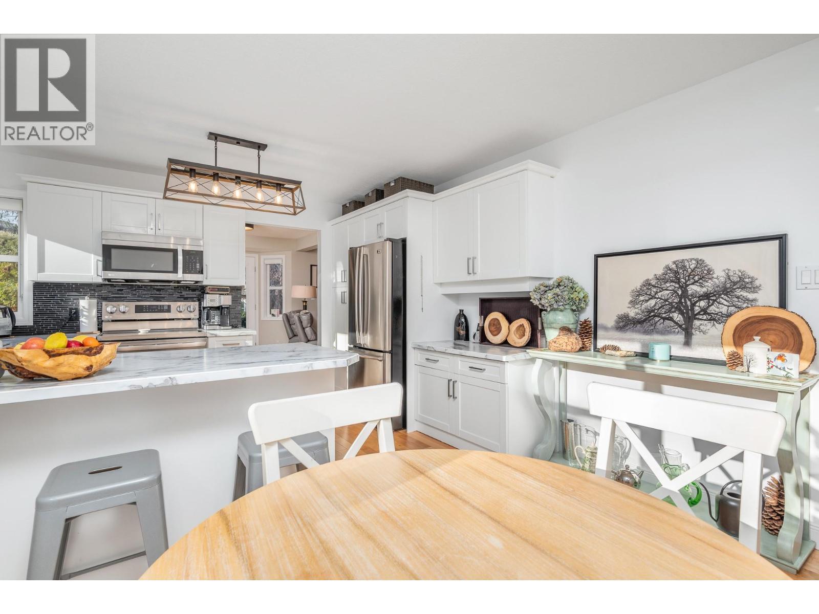 401 Browne Road Unit# 9, Vernon, BC - Indoor Photo Showing Kitchen With Stainless Steel Kitchen With Upgraded Kitchen