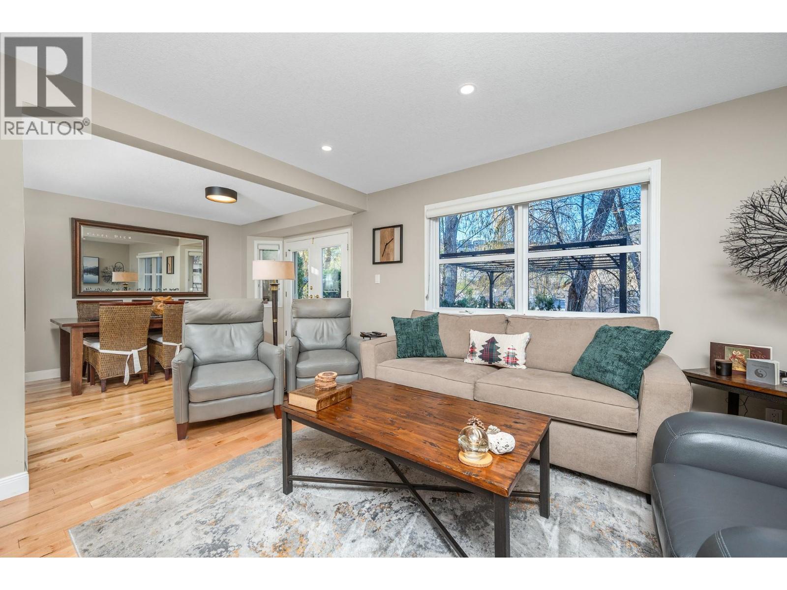 401 Browne Road Unit# 9, Vernon, BC - Indoor Photo Showing Living Room