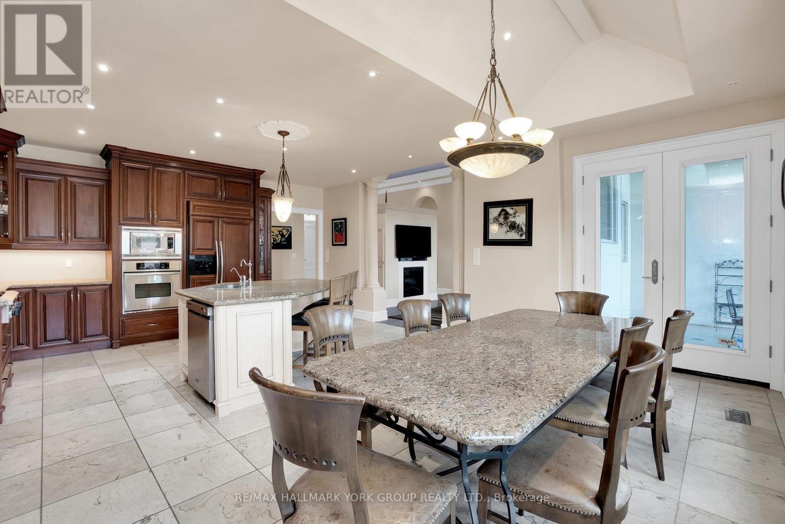 2 Kingswood Drive, King, ON - Indoor Photo Showing Dining Room