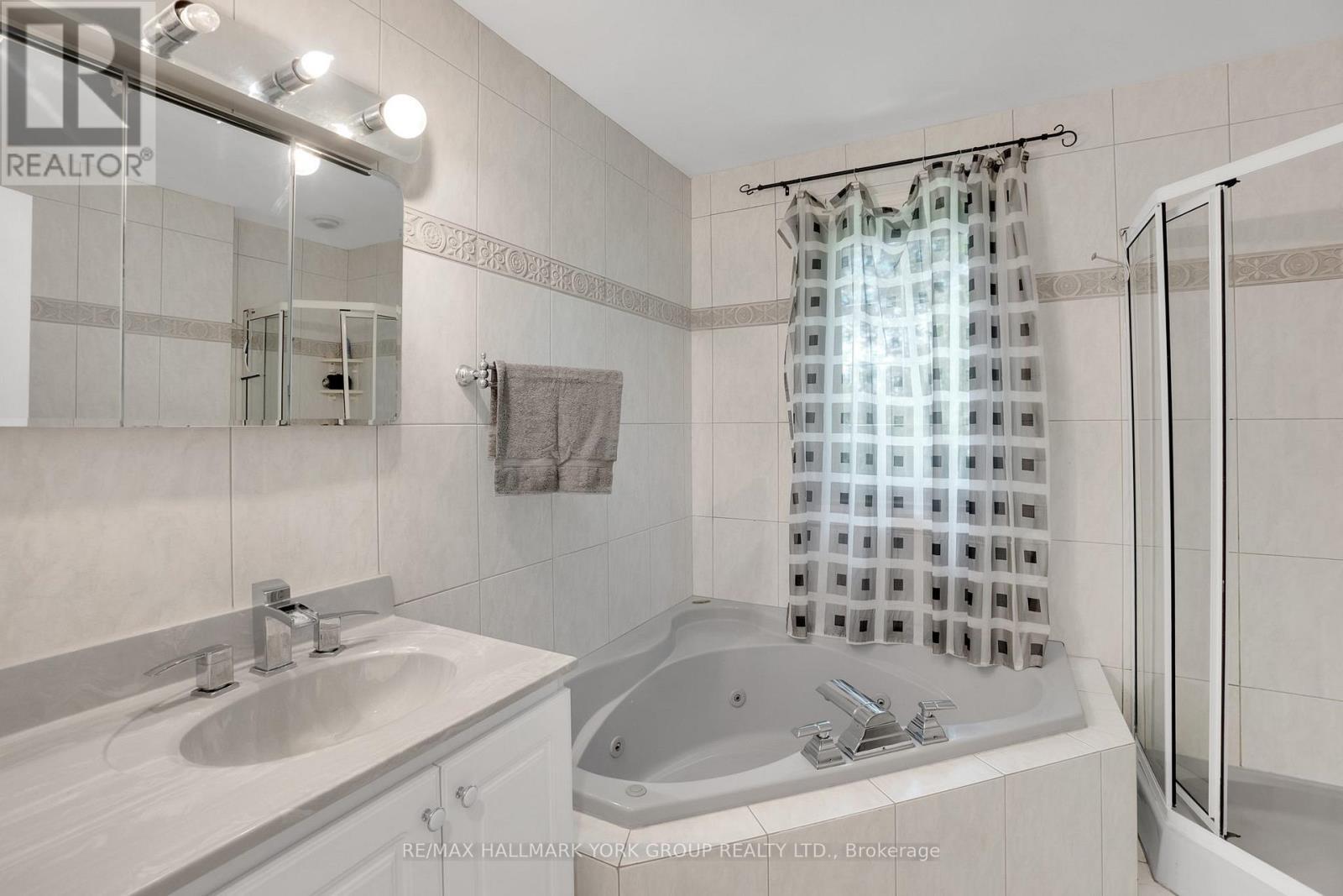 2 Kingswood Drive, King, ON - Indoor Photo Showing Bathroom