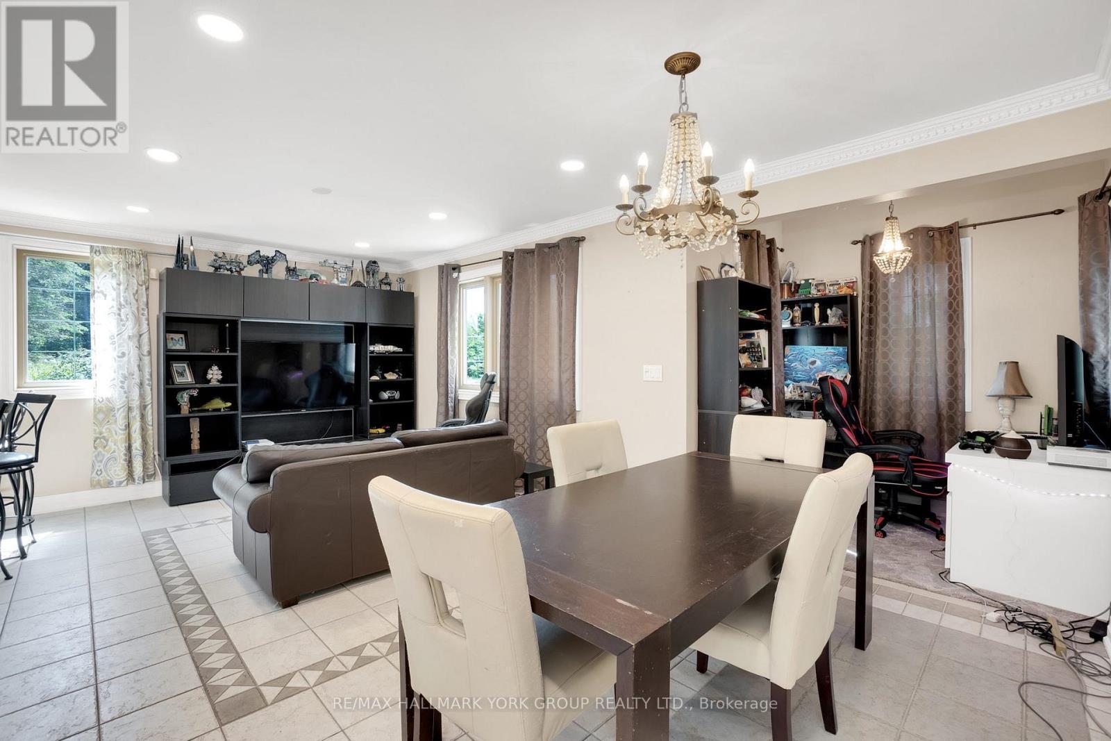 2 Kingswood Drive, King, ON - Indoor Photo Showing Dining Room