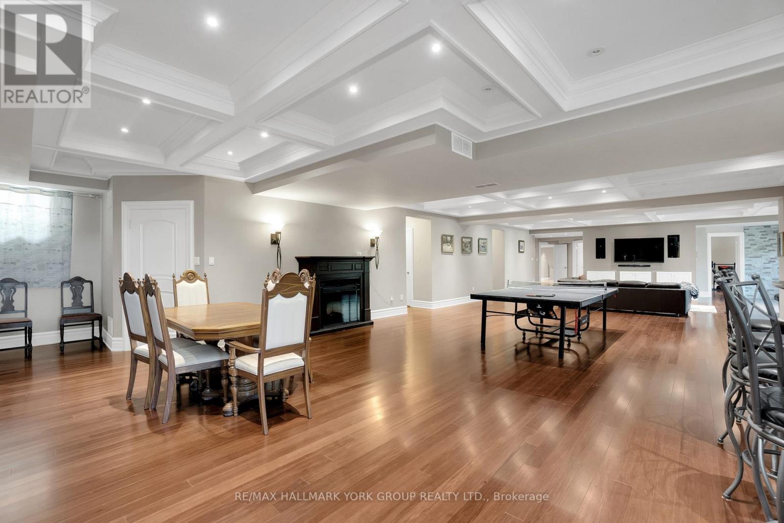2 Kingswood Drive, King, ON - Indoor Photo Showing Dining Room