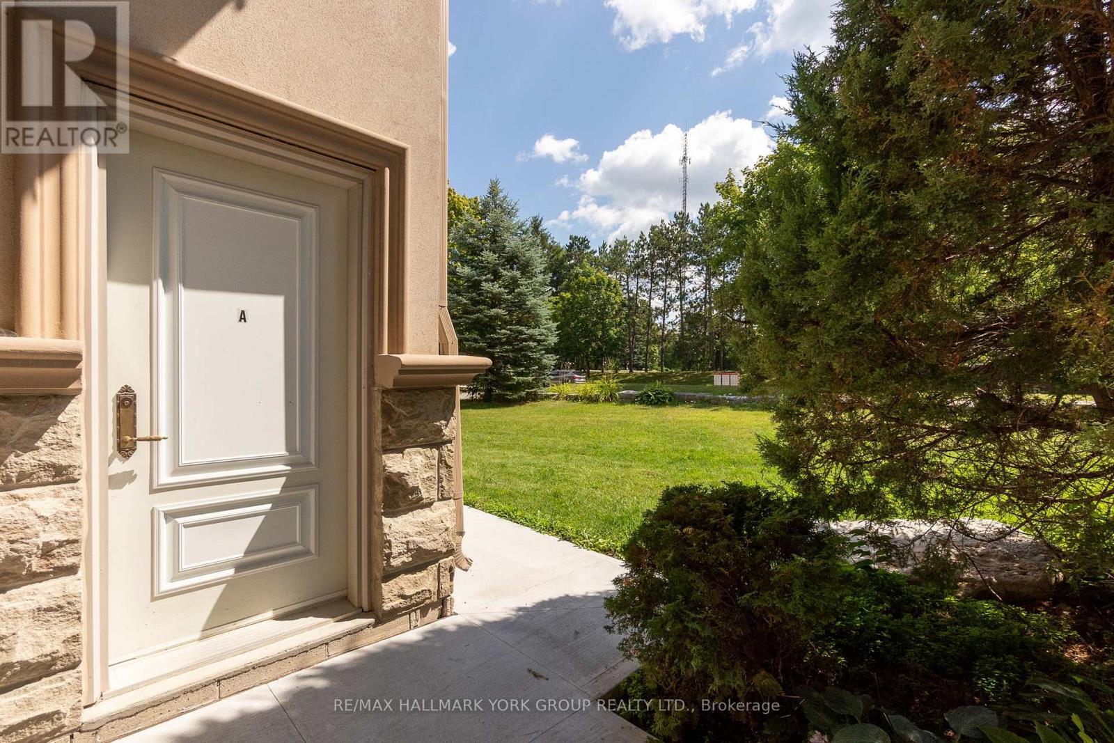 2 Kingswood Drive, King, ON - Outdoor