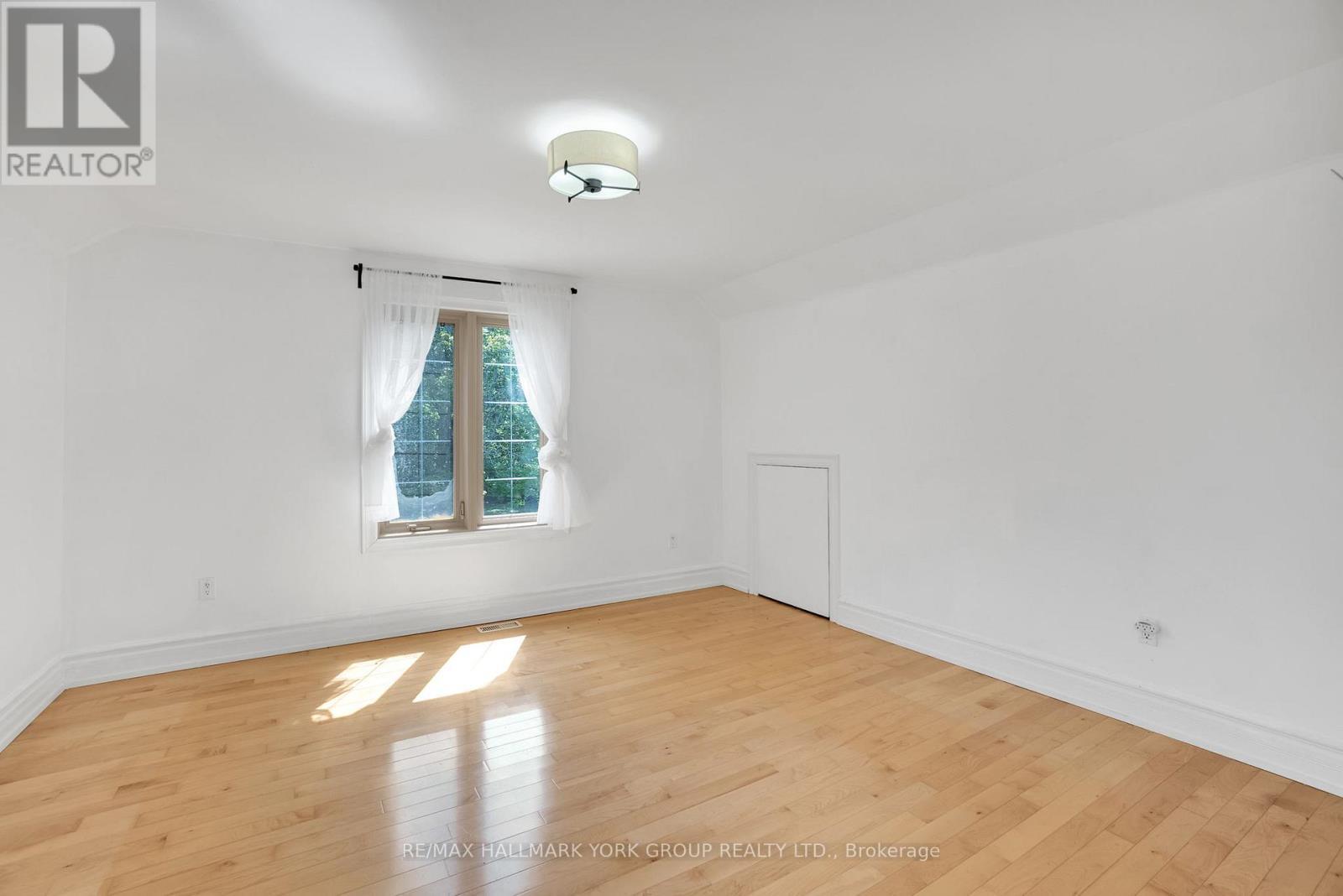 2 Kingswood Drive, King, ON - Indoor Photo Showing Other Room