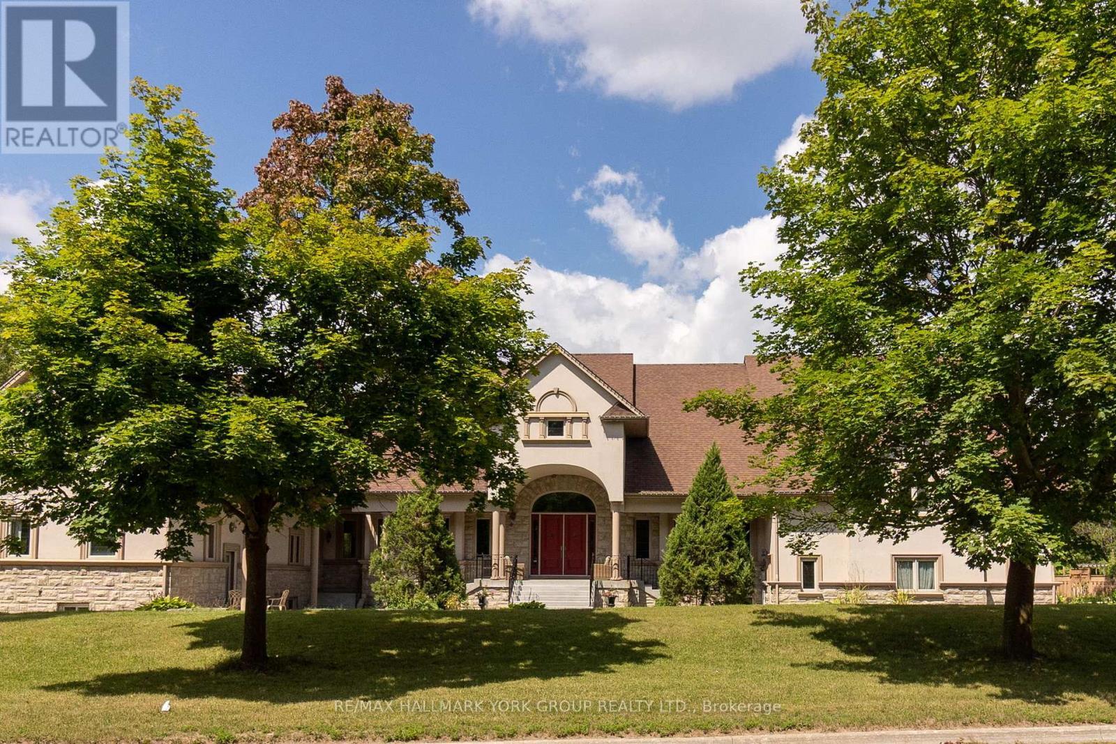 2 Kingswood Drive, King, ON - Outdoor