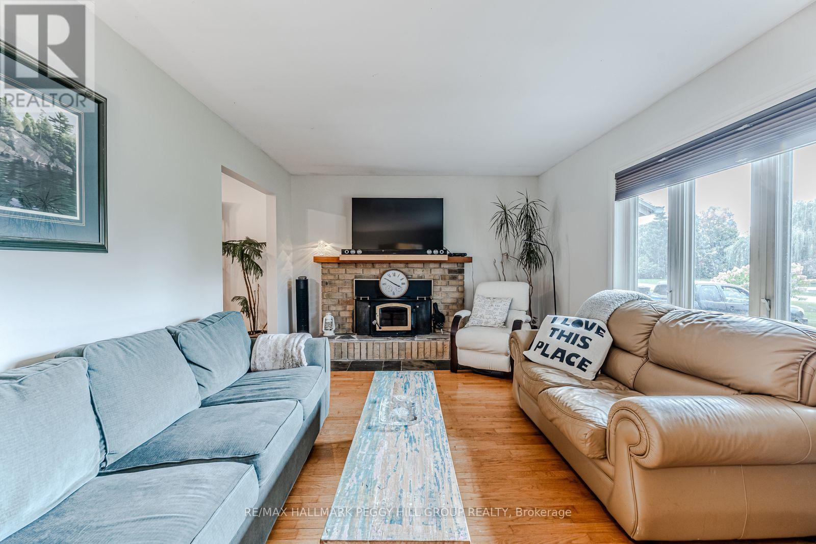 7 Sandlewood Trail, Ramara, ON - Indoor Photo Showing Living Room With Fireplace