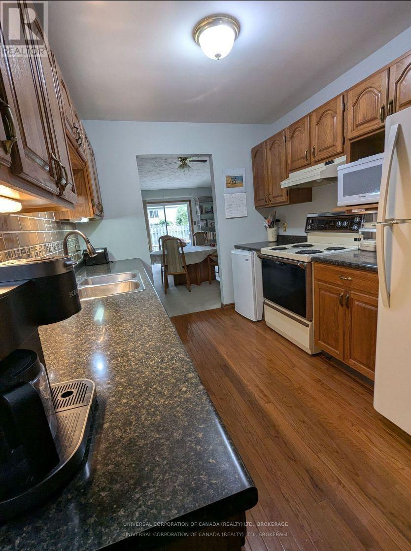 67 Foundry Street, Leamington, ON - Indoor Photo Showing Kitchen With Double Sink