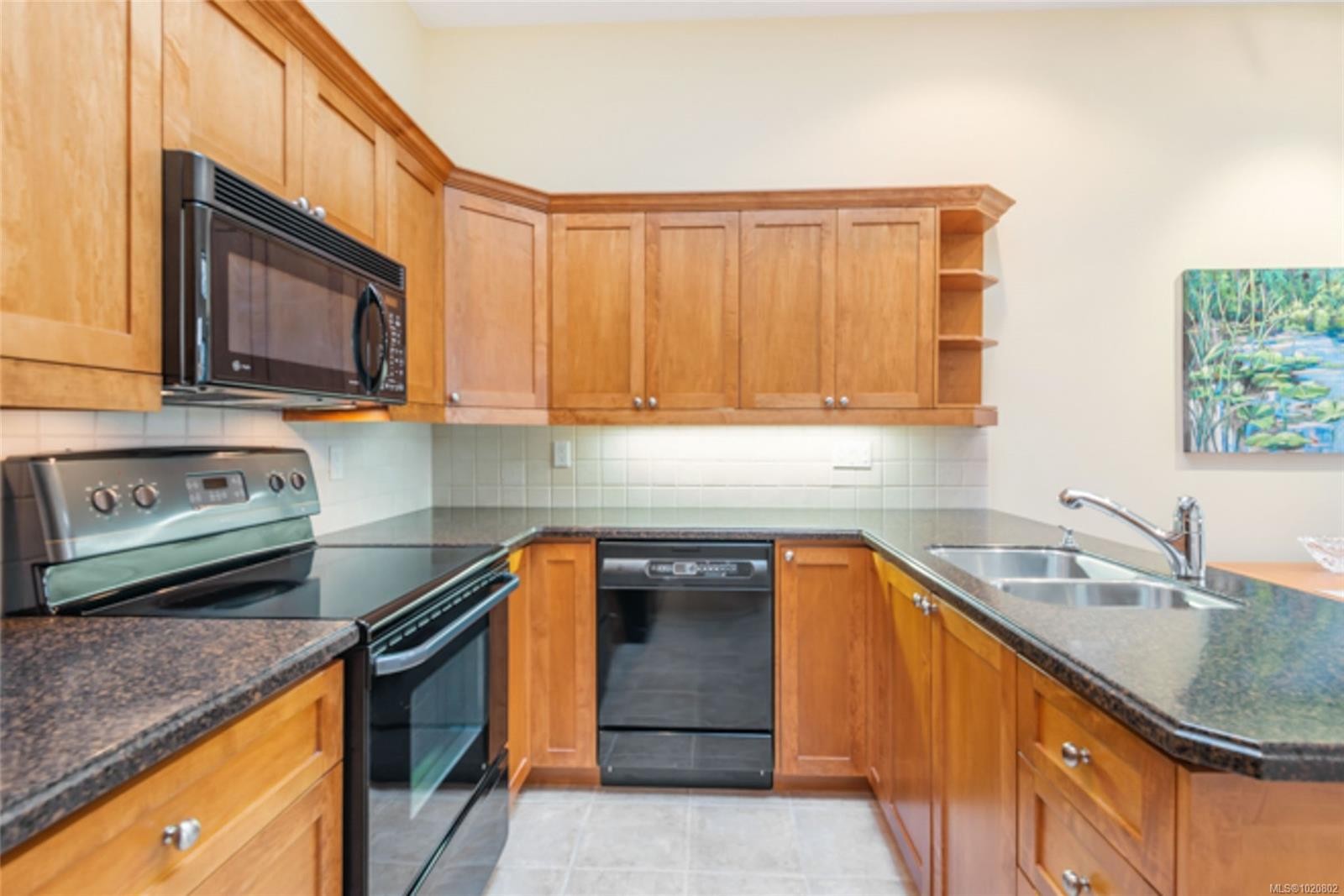 910 Lakes Blvd, French Creek, BC