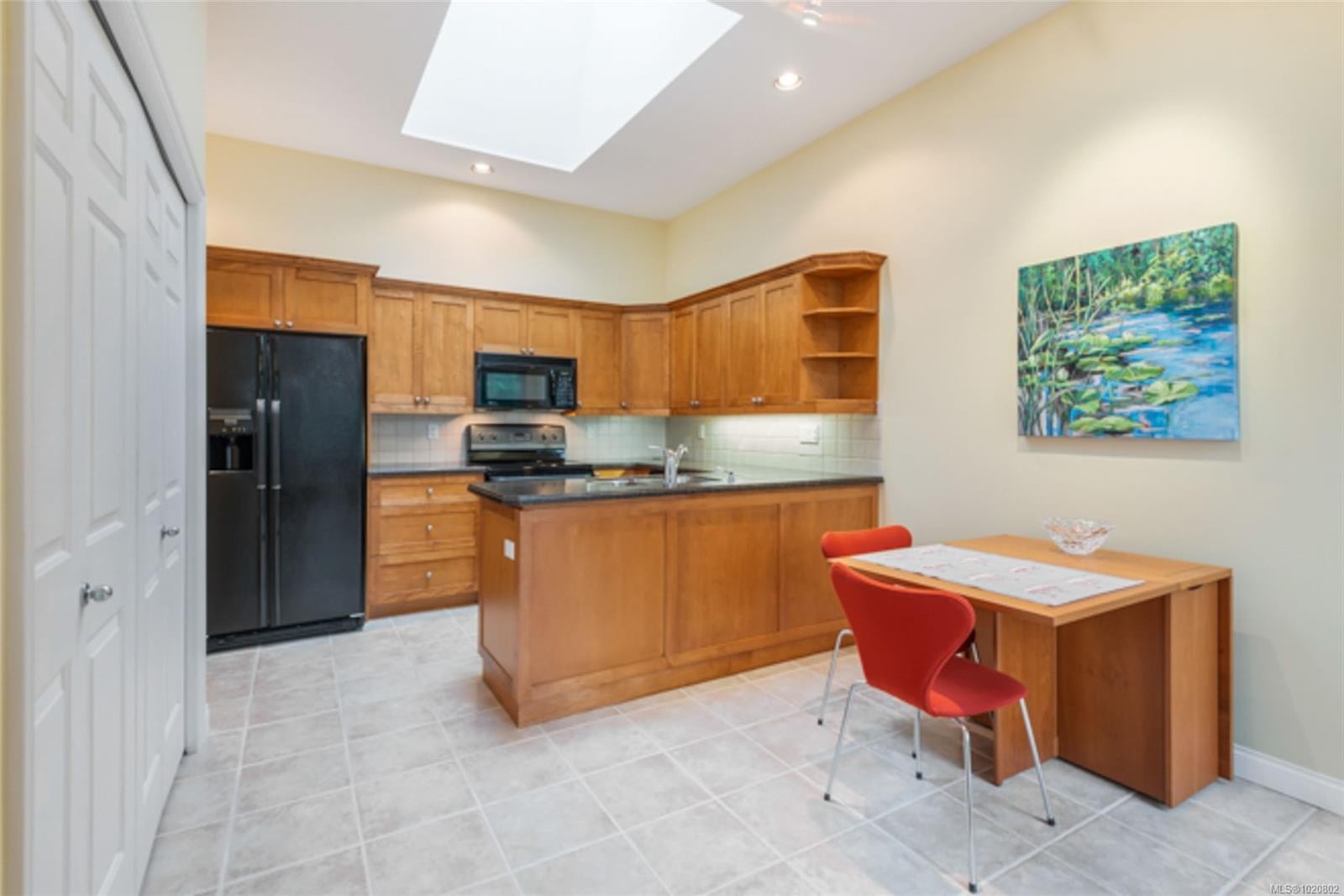 910 Lakes Blvd, French Creek, BC