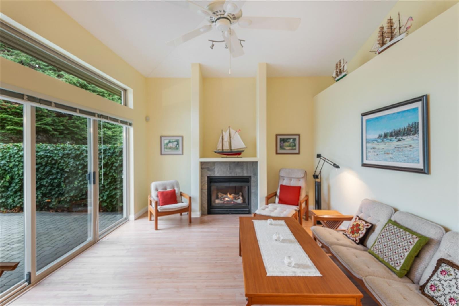 910 Lakes Blvd, French Creek, BC