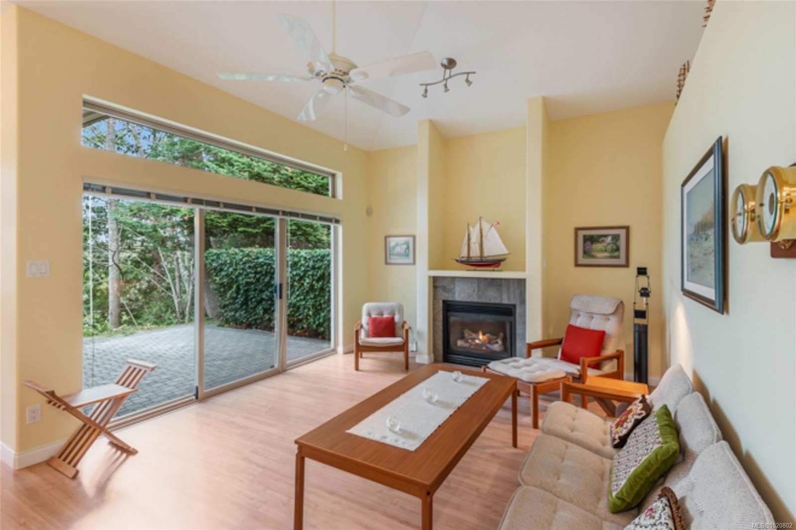 910 Lakes Blvd, French Creek, BC