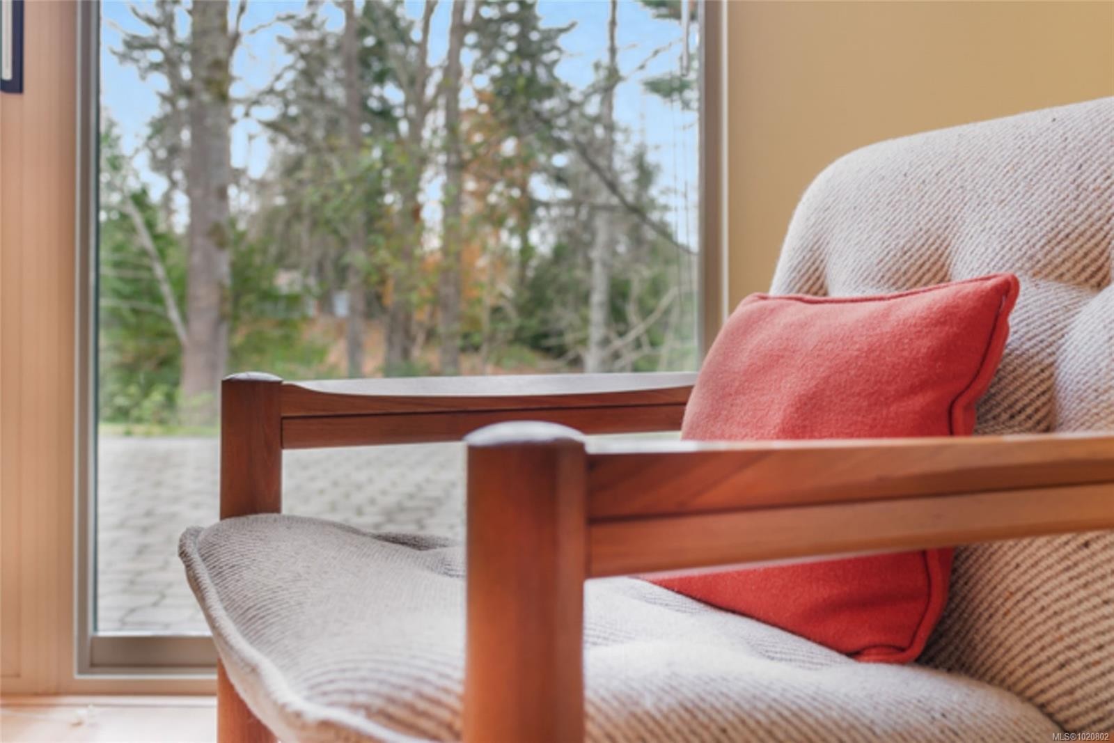 910 Lakes Blvd, French Creek, BC