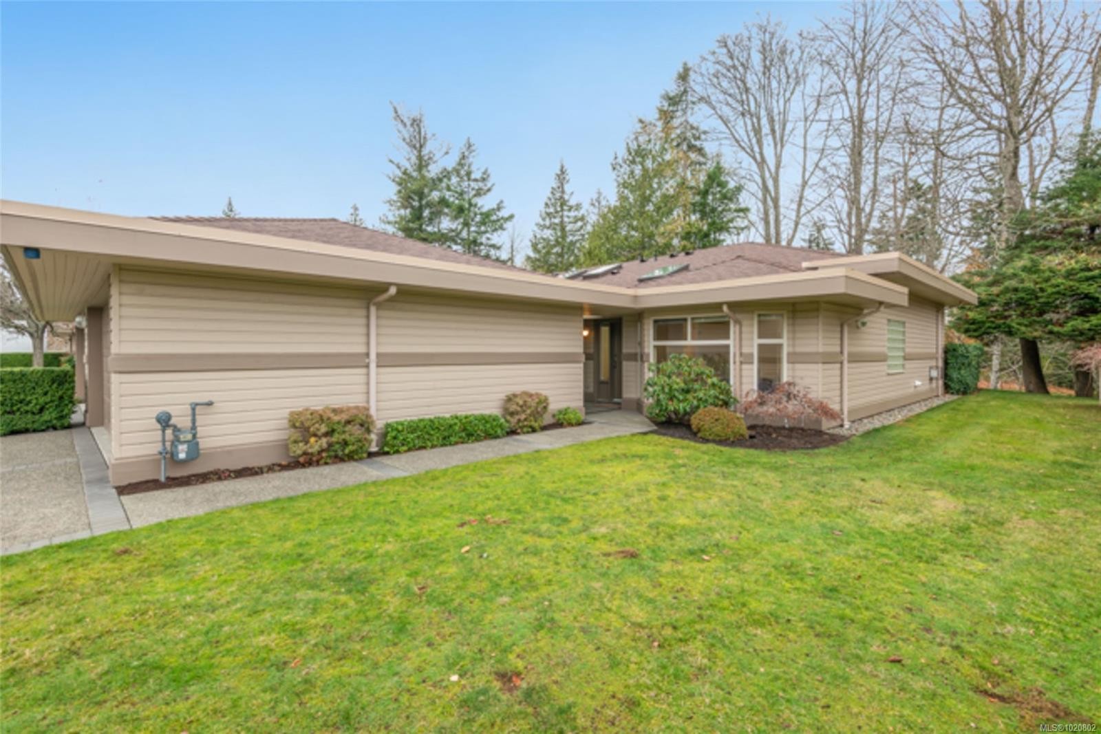 910 Lakes Blvd, French Creek, BC