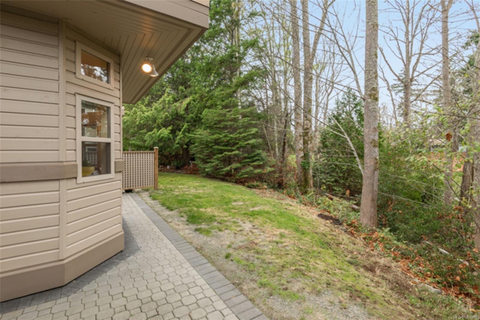 910 Lakes Blvd, French Creek, BC