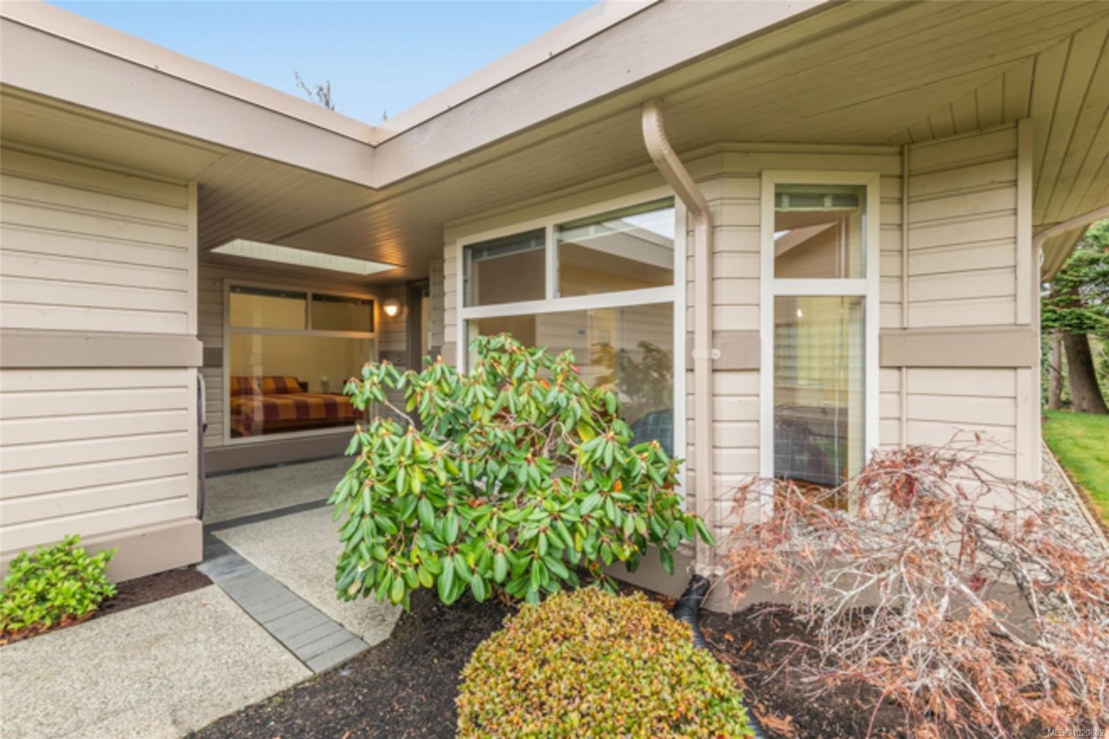 910 Lakes Blvd, French Creek, BC