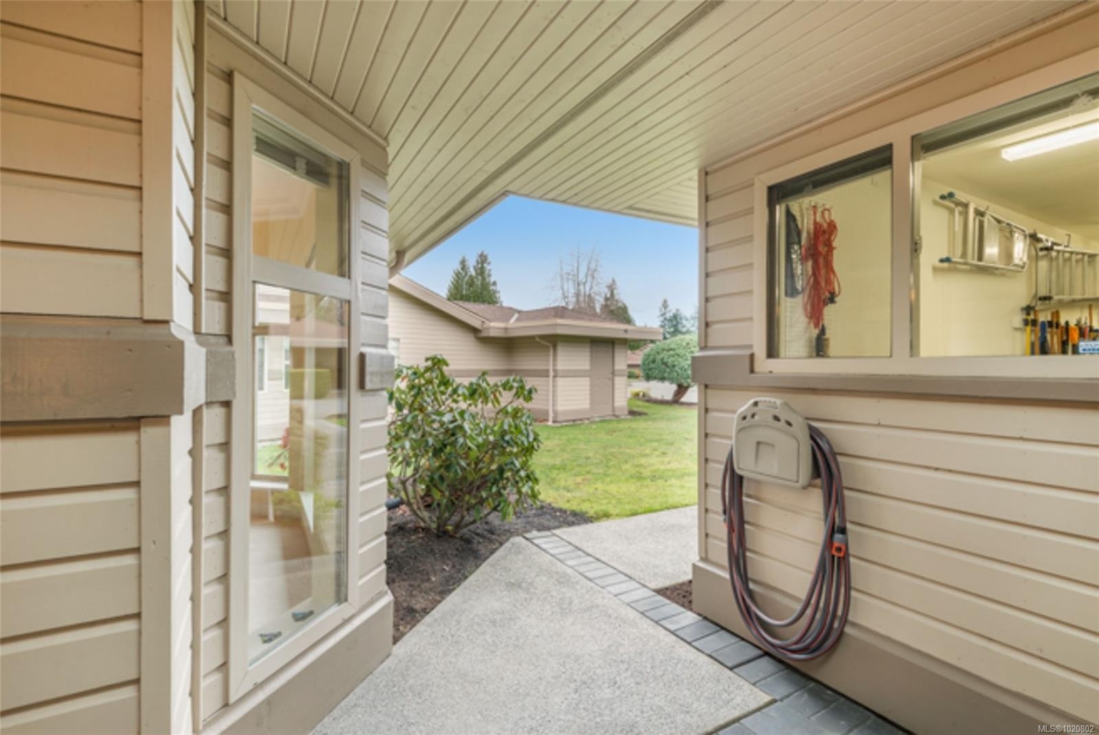 910 Lakes Blvd, French Creek, BC