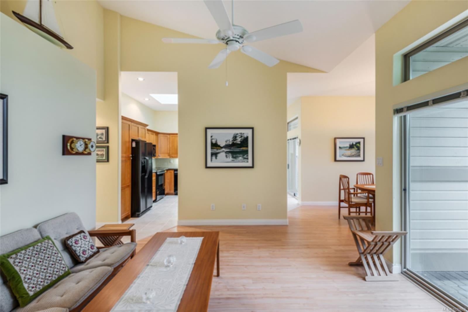 910 Lakes Blvd, French Creek, BC