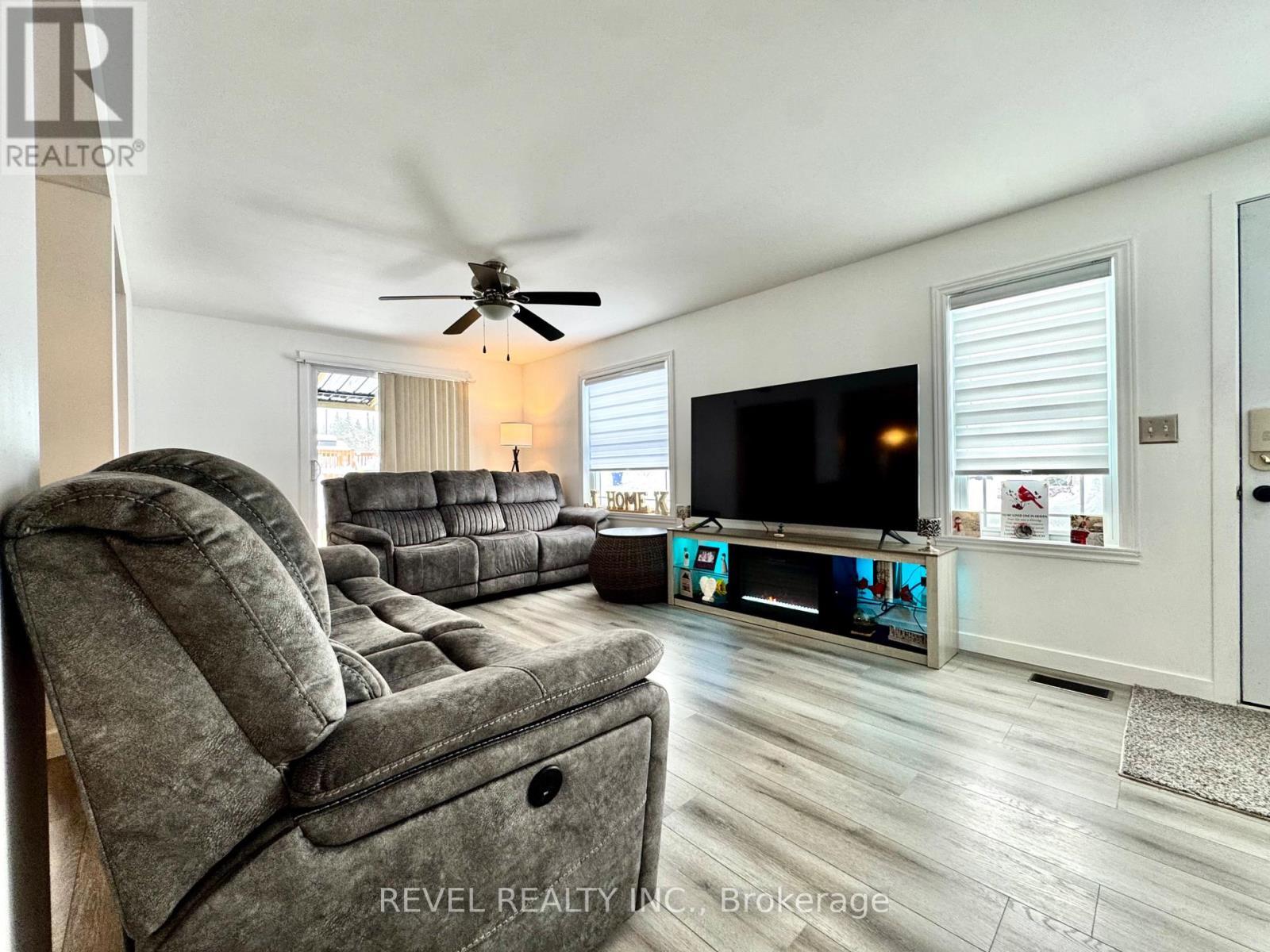 16 Foothills Lane, Timmins (Tne - North), ON - Indoor Photo Showing Living Room