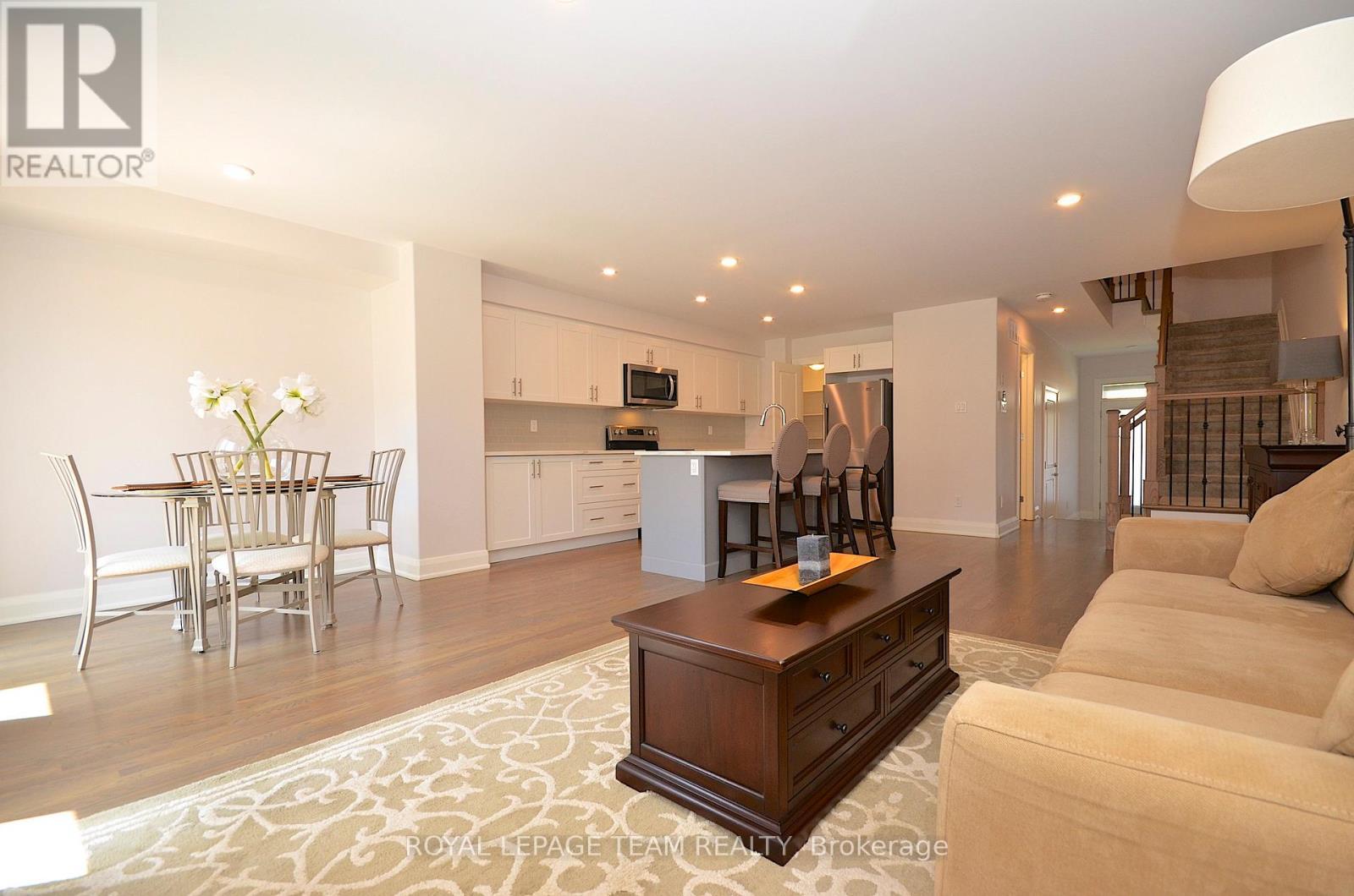 331 Proud Walk Drive Drive S, Ottawa, ON - Indoor Photo Showing Living Room