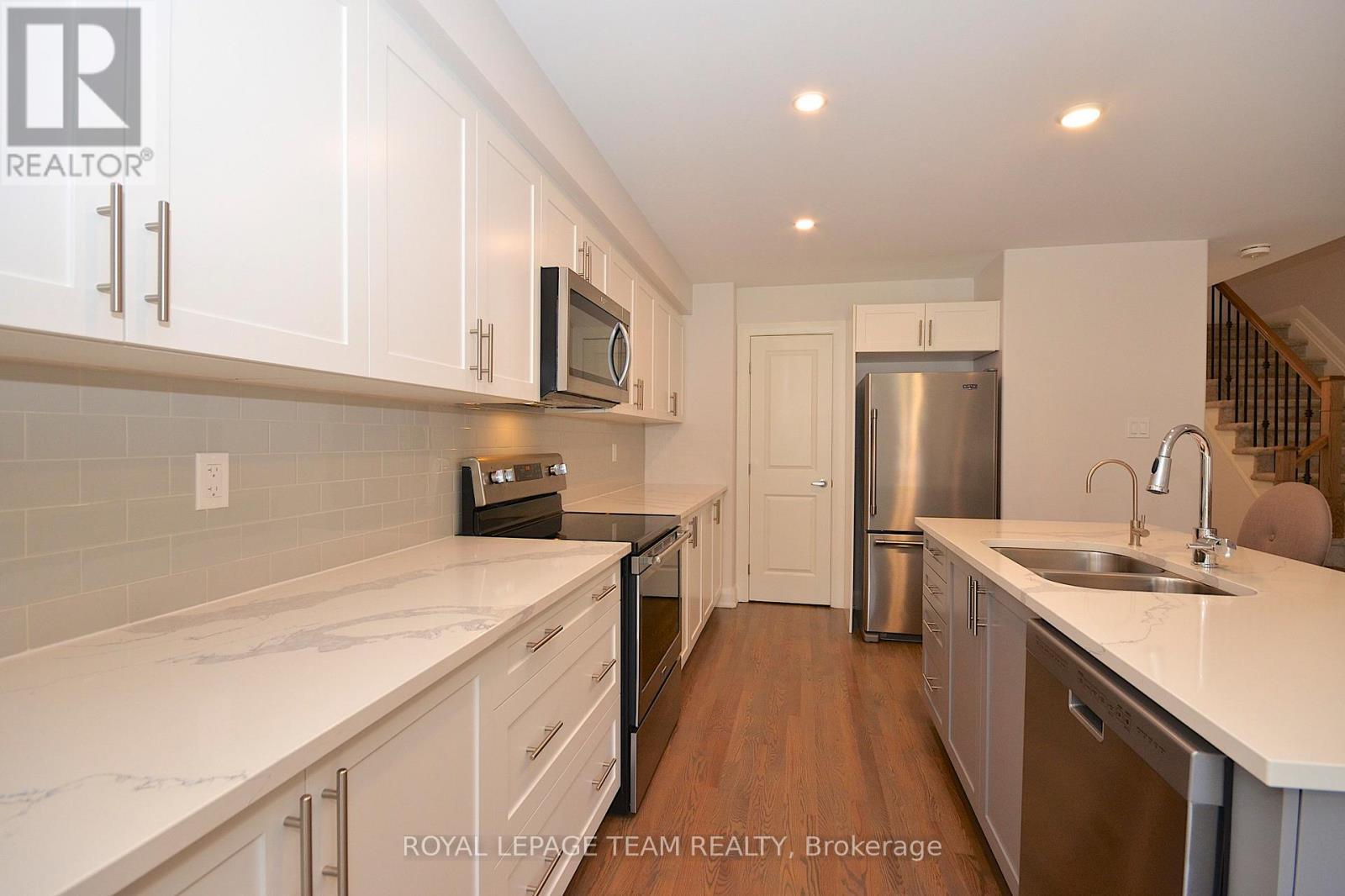 331 Proud Walk Drive Drive S, Ottawa, ON - Indoor Photo Showing Kitchen With Double Sink With Upgraded Kitchen
