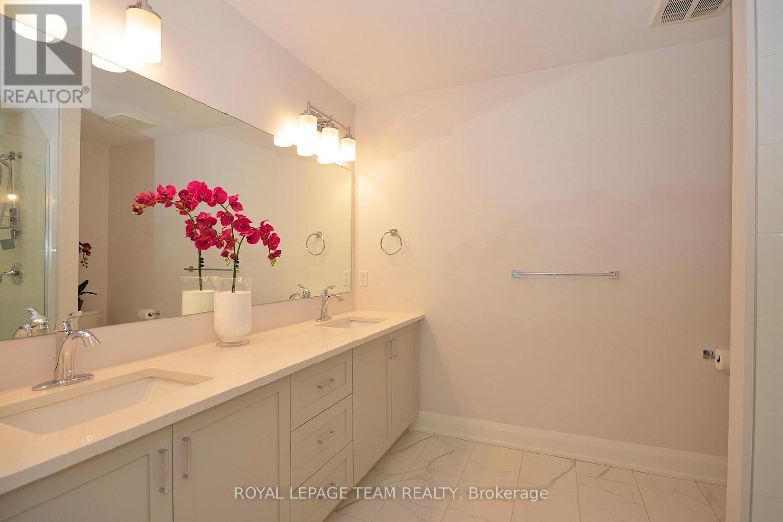 331 Proud Walk Drive Drive S, Ottawa, ON - Indoor Photo Showing Bathroom