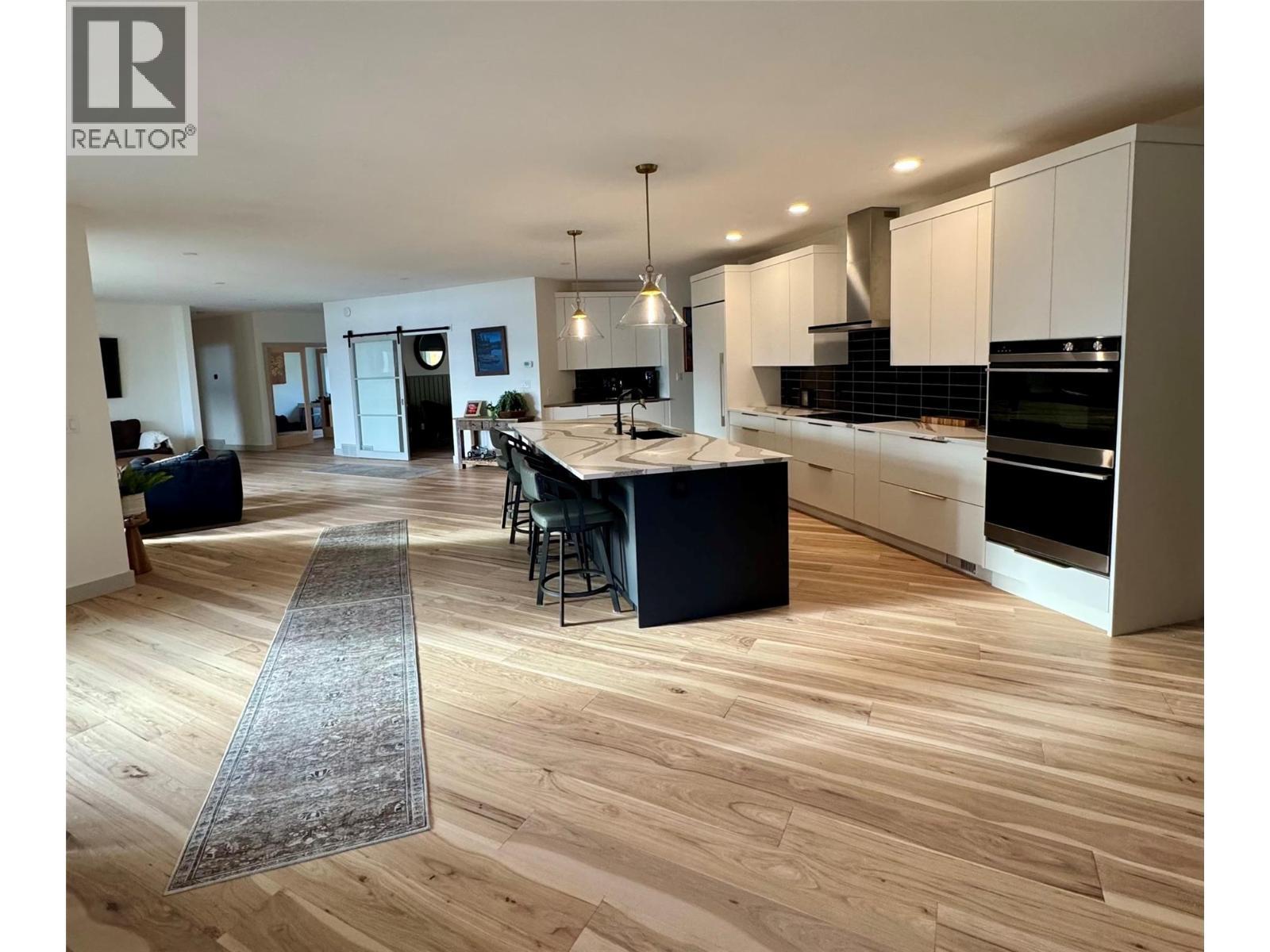 4465 Squilax-Anglemont Road, Scotch Creek, BC - Indoor Photo Showing Kitchen