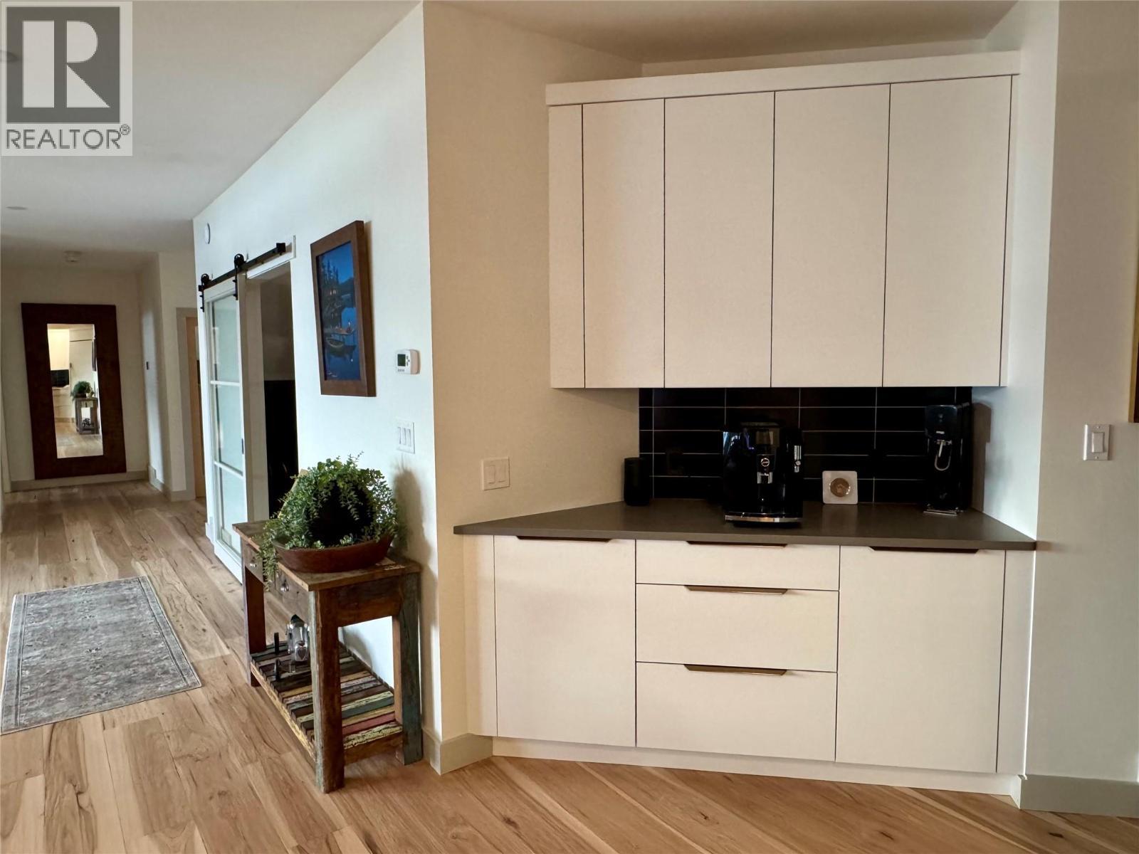 4465 Squilax-Anglemont Road, Scotch Creek, BC - Indoor Photo Showing Kitchen