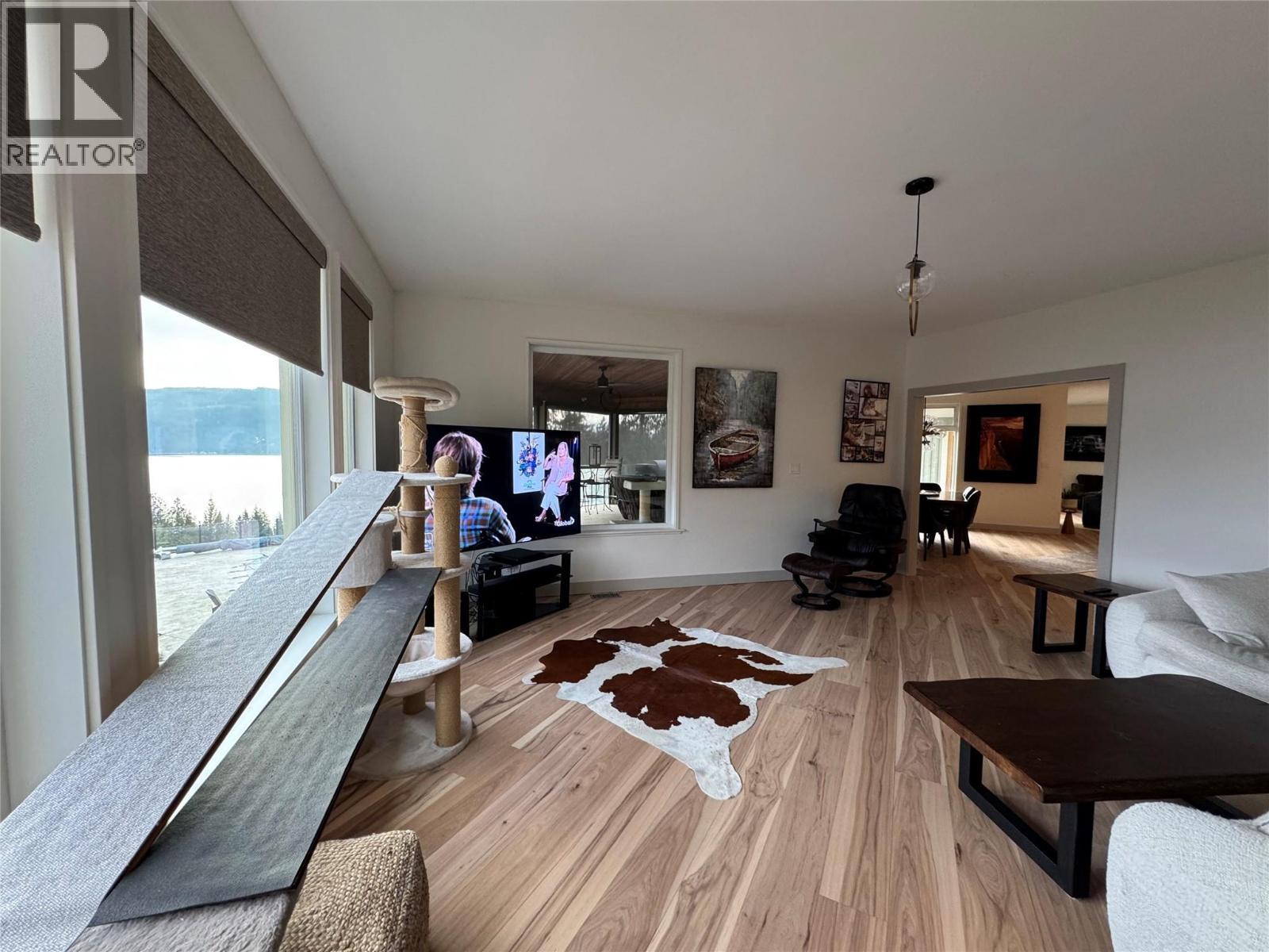 4465 Squilax-Anglemont Road, Scotch Creek, BC - Indoor