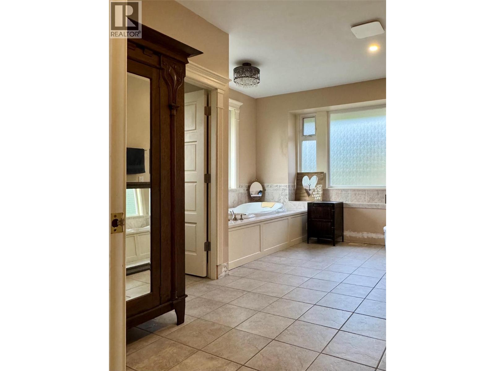 4465 Squilax-Anglemont Road, Scotch Creek, BC - Indoor Photo Showing Bathroom