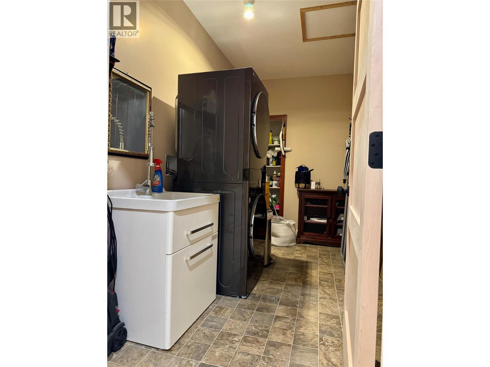 4465 Squilax-Anglemont Road, Scotch Creek, BC - Indoor Photo Showing Laundry Room