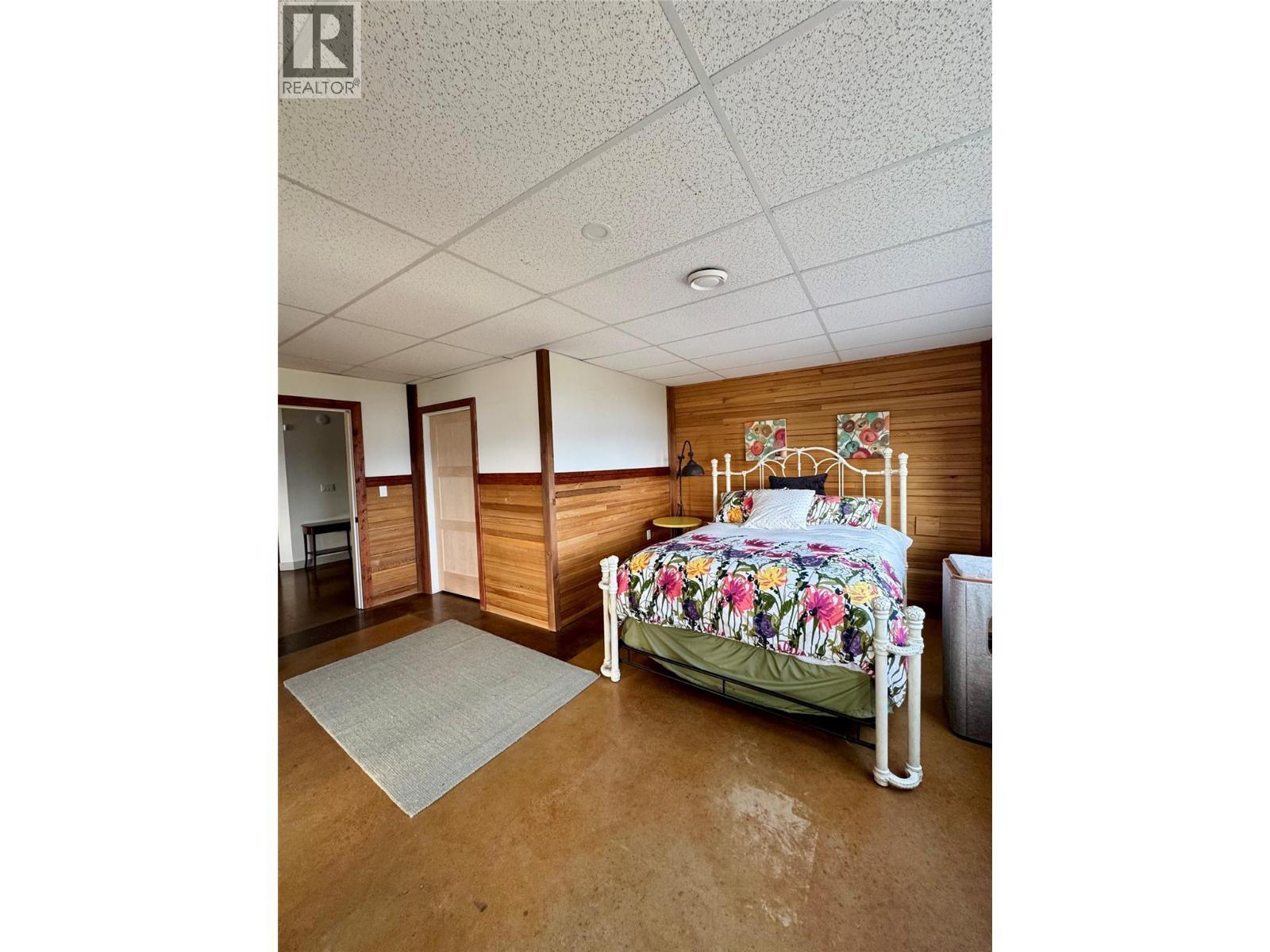 4465 Squilax-Anglemont Road, Scotch Creek, BC - Indoor Photo Showing Bedroom