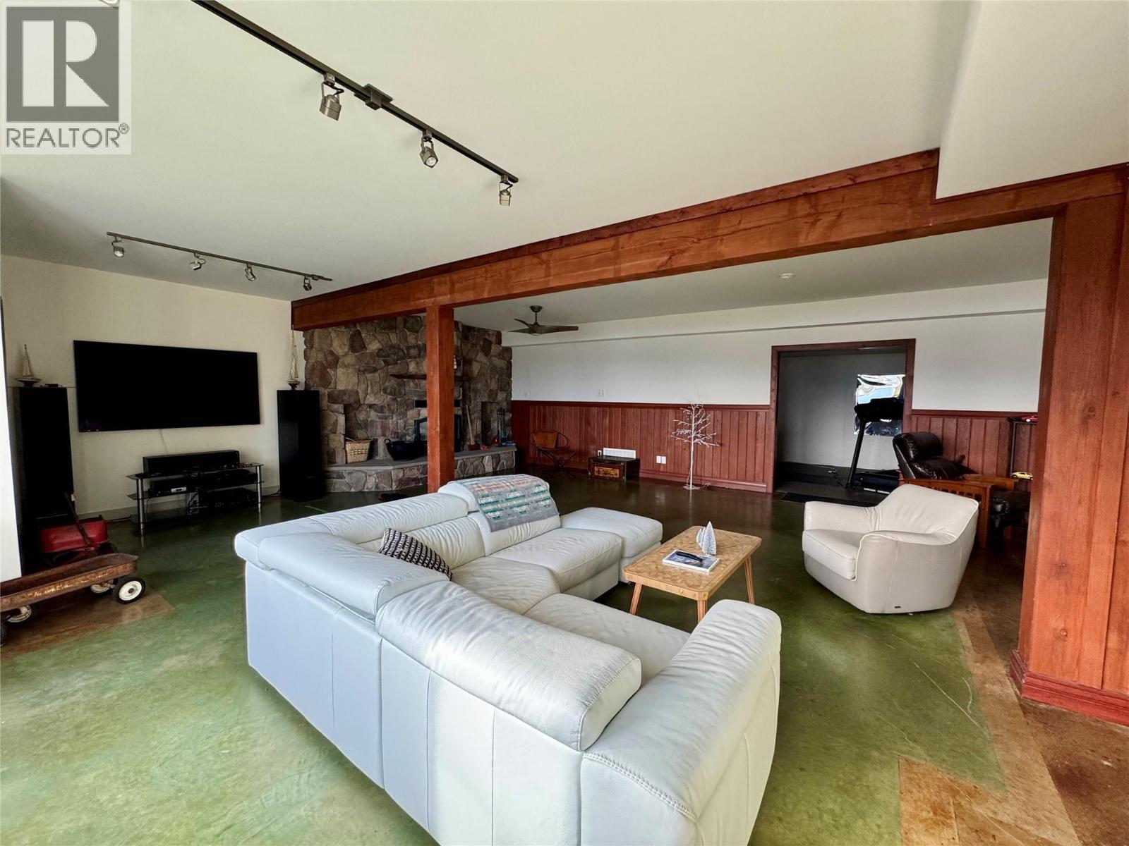 4465 Squilax-Anglemont Road, Scotch Creek, BC - Indoor