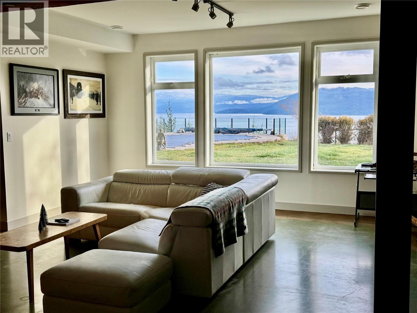 4465 Squilax-Anglemont Road, Scotch Creek, BC - Indoor Photo Showing Living Room