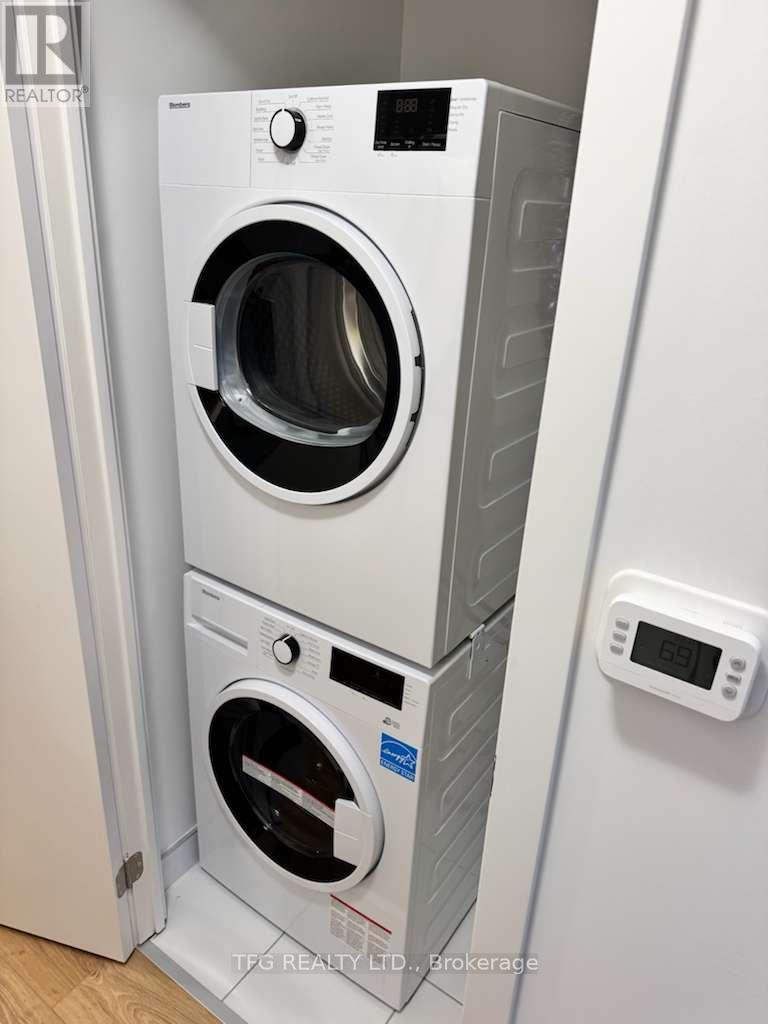 720 - 1 Quarrington Lane, Toronto (Banbury-Don Mills), ON - Indoor Photo Showing Laundry Room