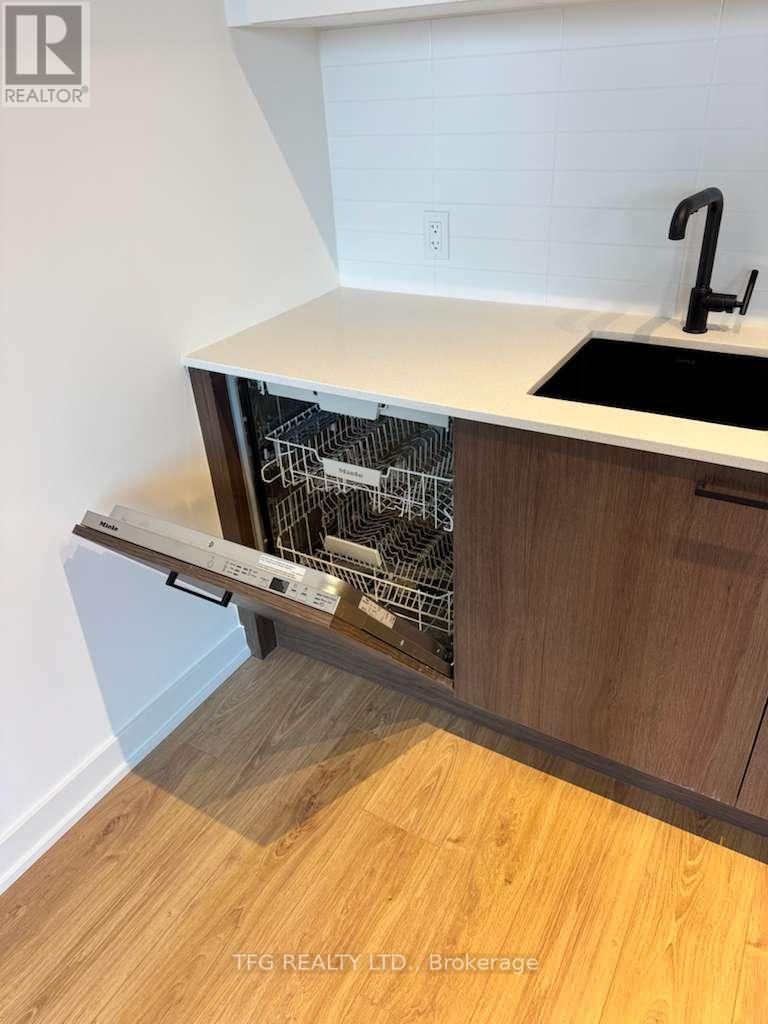 720 - 1 Quarrington Lane, Toronto (Banbury-Don Mills), ON - Indoor