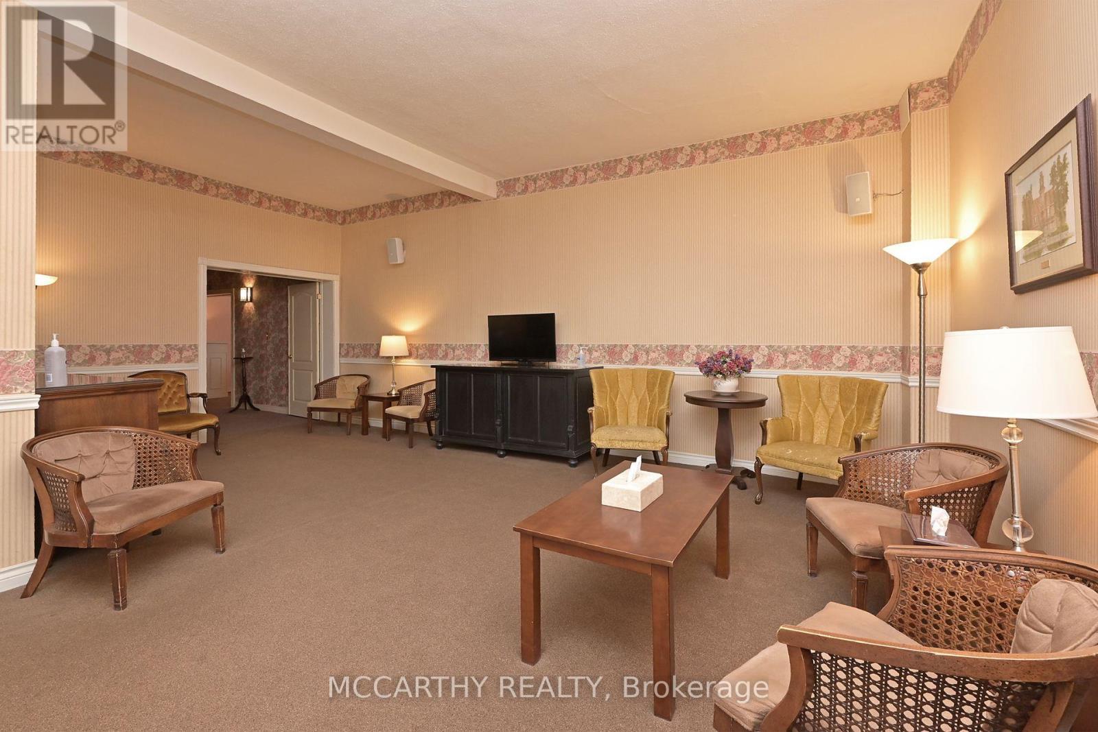 Meeting room with washroom - 318 Main Street E, Shelburne, ON