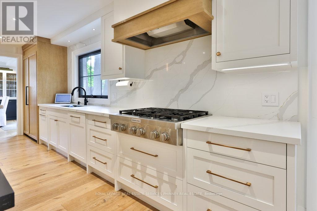 1489 Mildmay Court, Mississauga, ON - Indoor Photo Showing Kitchen With Upgraded Kitchen